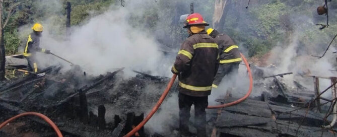 ARISTÓBULO: Una vivienda quedó destruida tras un incendio en el barrio Municipal