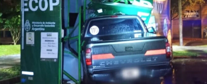 OBERÁ: Robaron una camioneta, chocaron un auto estacionado y escaparon en moto